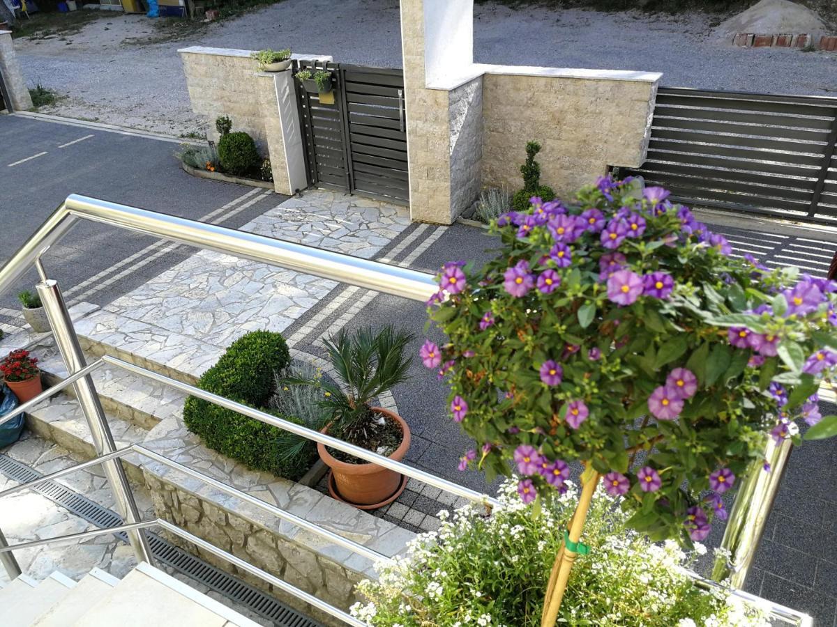 אומיסאליי Apartmani Ban מראה חיצוני תמונה